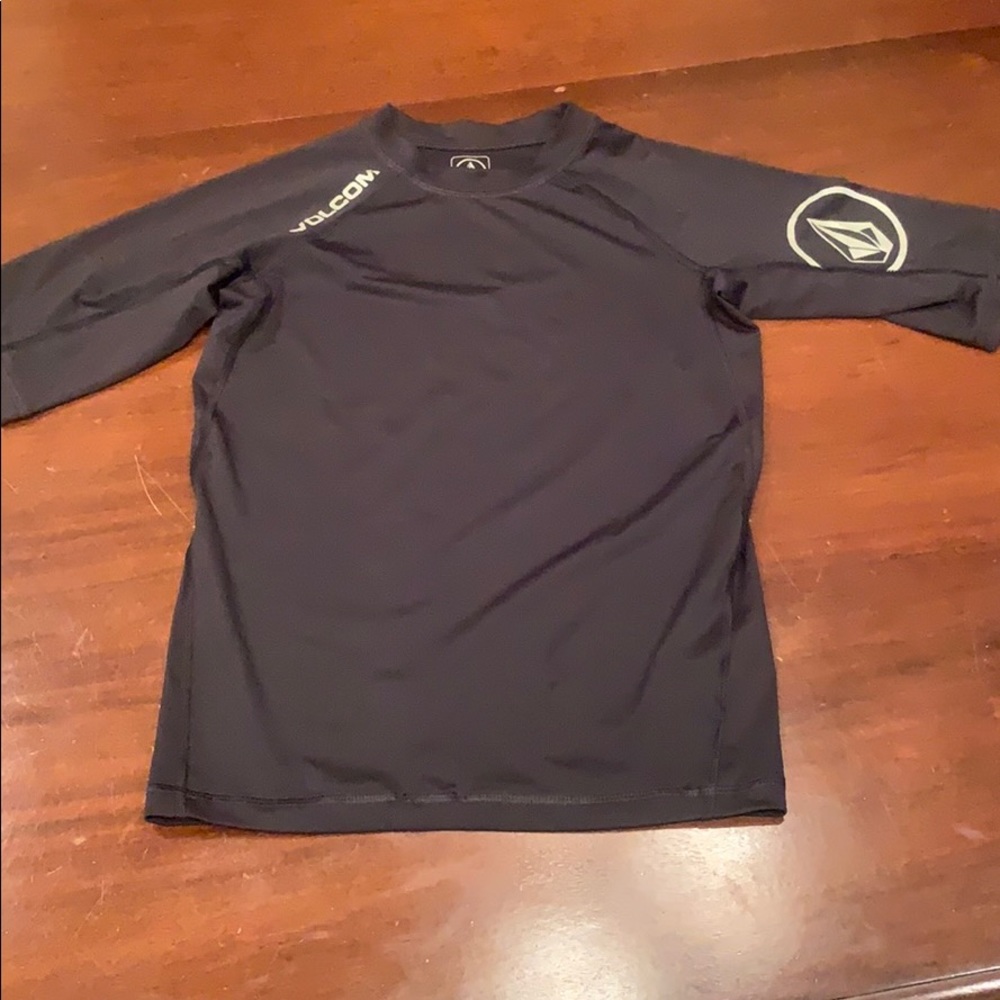 Boys Volcom swim shirt size 14